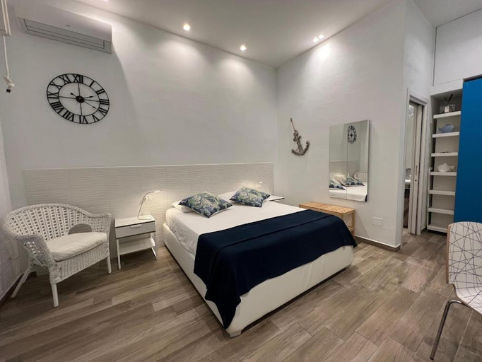Bedroom 2, Canzone del sole, Barletta-Andria-Trani