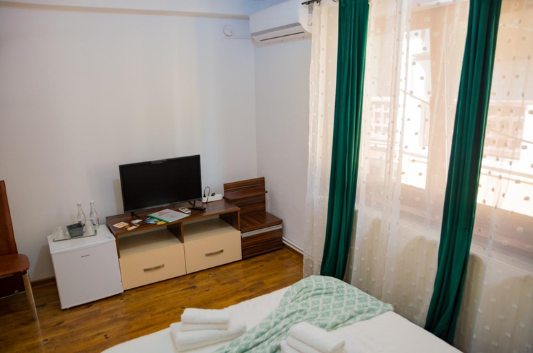 Others 5, Casa Majestic, Calimanesti