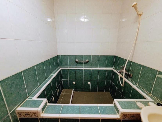 Bathroom 2, Shexia Liyu Hot Spring, Pingtung