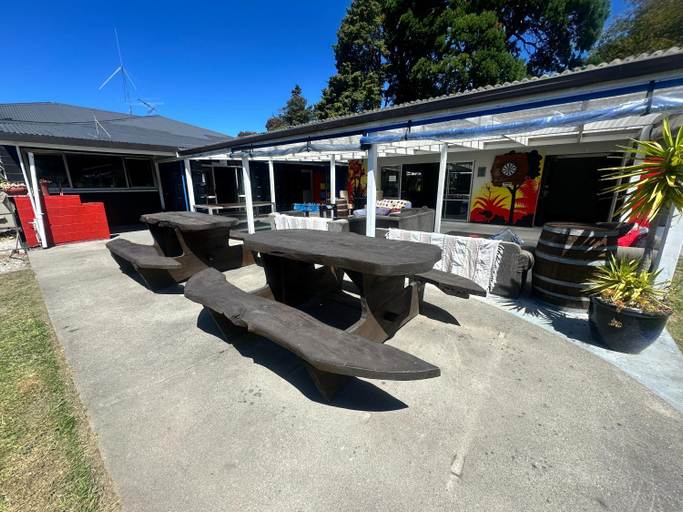 Exterior & Views 2, Happy Apple Backpackers, Tasman