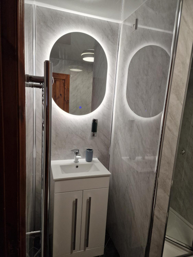 Bathroom 4, Fairladies Barn Guest House, Cumbria