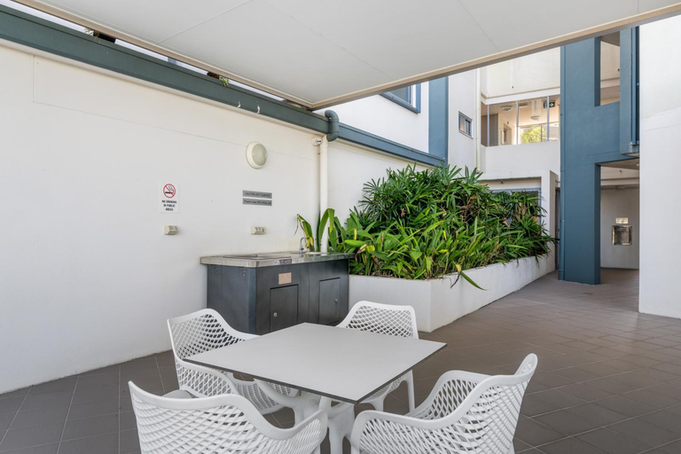 Others 5, Salt at Oceanside, Caloundra - Kawana