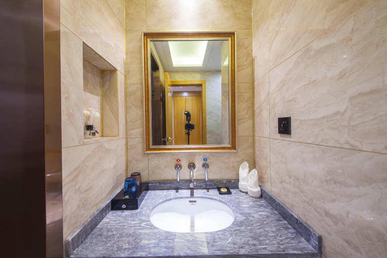 Bathroom 3, ZHONG LANG TIAN RUN HOTEL, Ürümqi