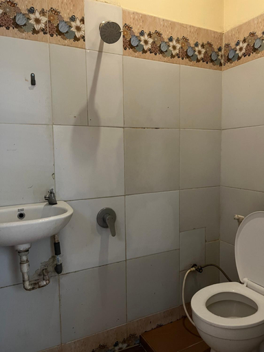 Bathroom 3, Sapo Rumbia Homestay, Karo