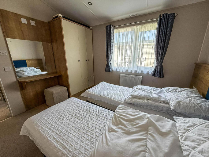 Bedroom 4, Beautiful 4 Berth Lodge With Decking At Manor Park In Hunstanton Ref 23038C, Cambridgeshire