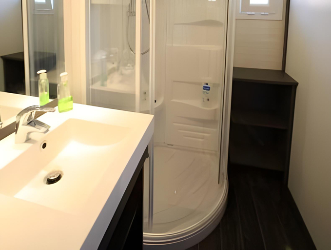 Bathroom 4, Terres de France - Les Hameaux de Pomette, Lot