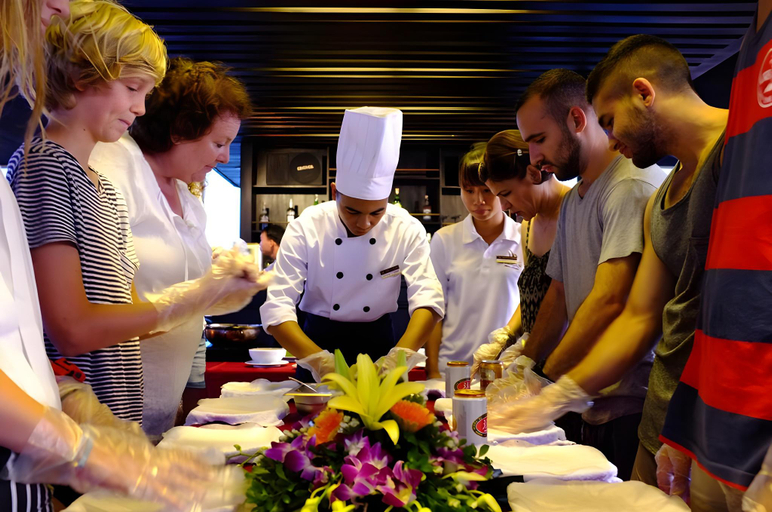 Food & Drinks, Alisa Cruise Halong, Hạ Long