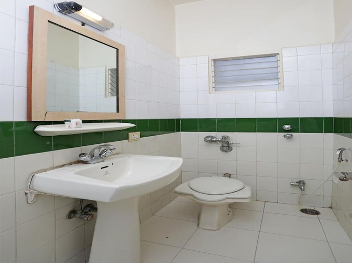 Bathroom, Hotel Bhooshan, Pune