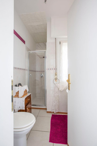 Bathroom 2, tosca house 2, Lecco