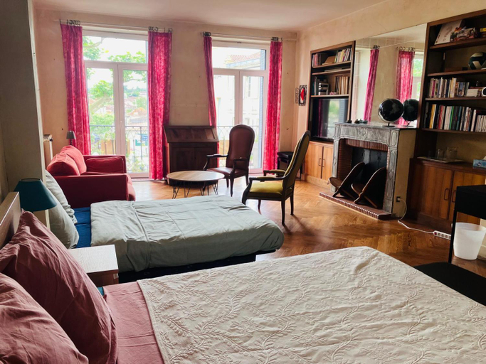 Bedroom 3, Au dessus des arcades, Gers