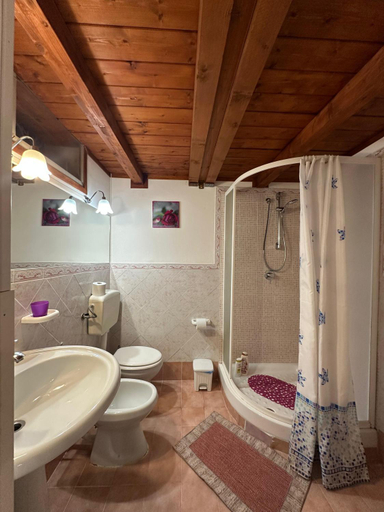 Bathroom 3, B&B Salinas, Palermo