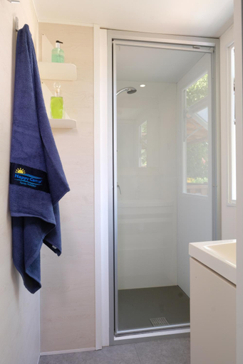 Bathroom 3, Happy Camp Mobile Homes in Valamar Camping Lanterna, Poreč