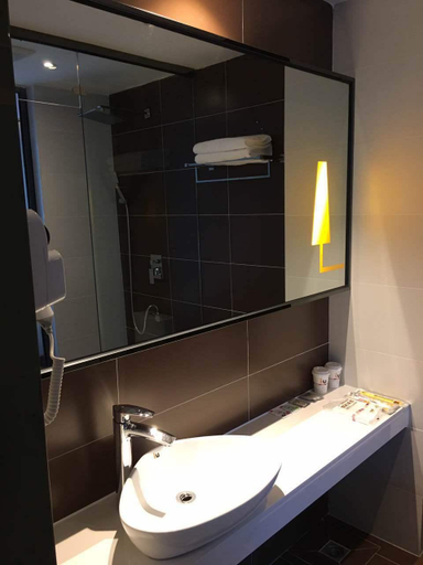 Bathroom 4, IU Hotel Jingmen Jingshan Municipal Government, Jingmen