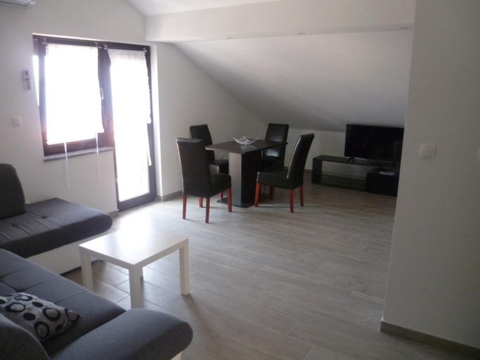 Others 5, Apartment Jana, Okrug