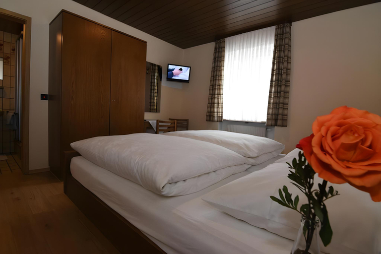 Bedroom 4, Landgasthof Grüner Baum, Hof