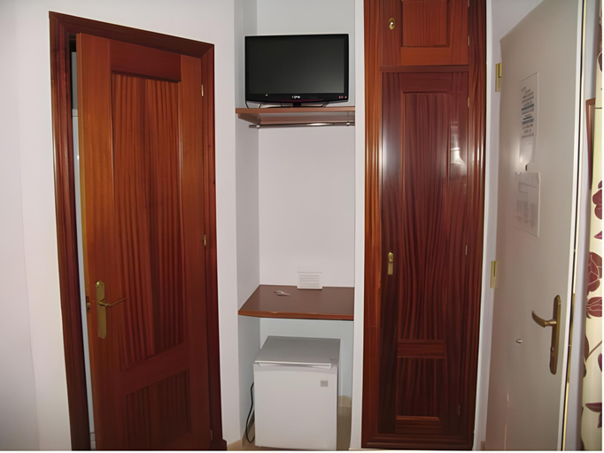 Others 3, Hostal Noli, Cádiz