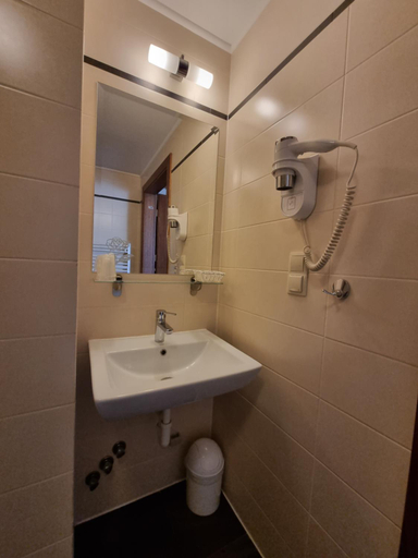 Bathroom 2, Palac Lucja BB, Krapkowice
