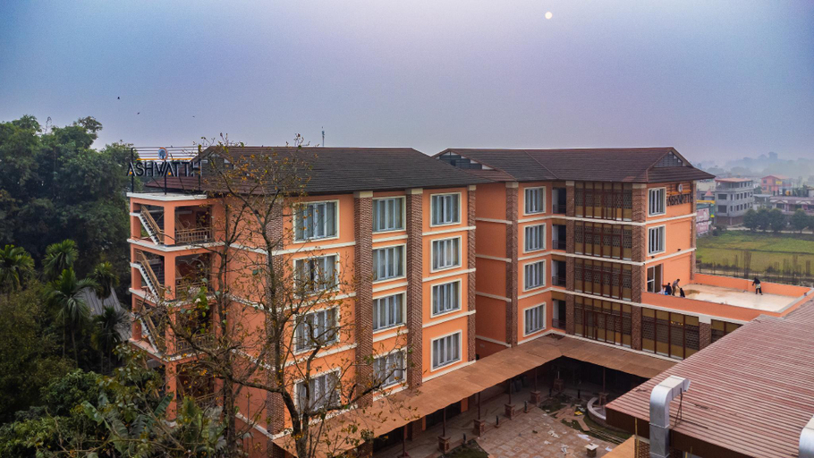 Exterior & Views