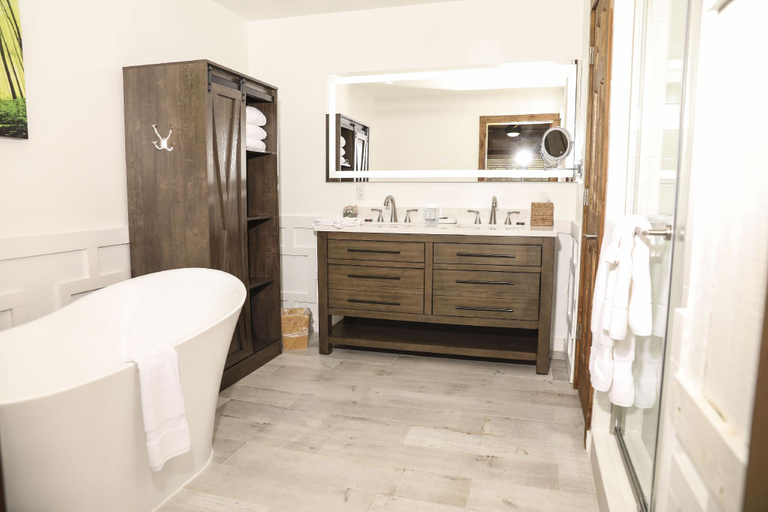 Bathroom 3, Rayburn Resorts, Jasper