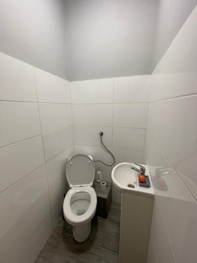 Bathroom 2, Dom u dorogi, Warsaw West