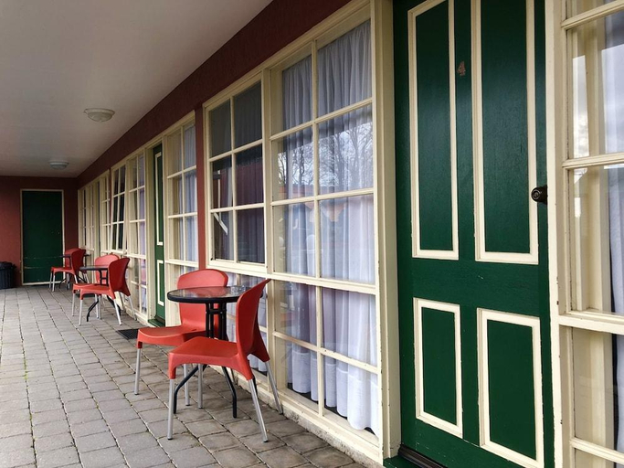Others 5, Sheffield Motor Inn, Kentish