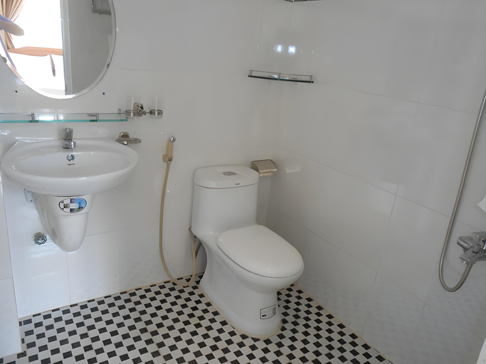 Bathroom 4, Con Son Island Hotel, Côn Đảo