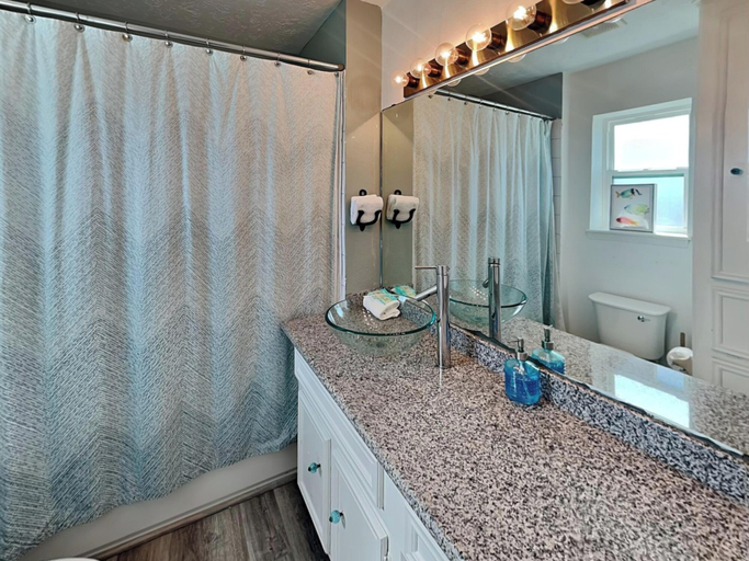 Bathroom 3, Reel Me In - As Seen on TV by Ryson Vacation Rentals, Galveston
