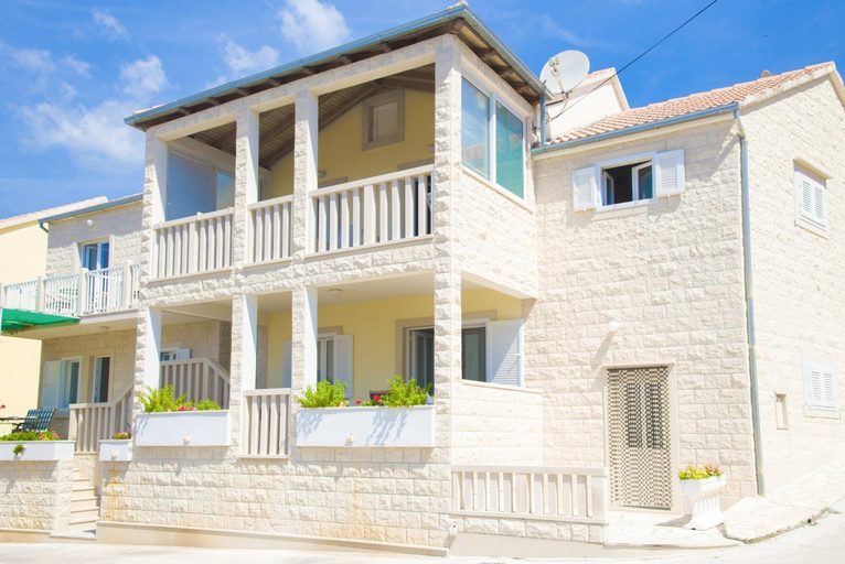 Others 4, Eni apartments BOL, Bol