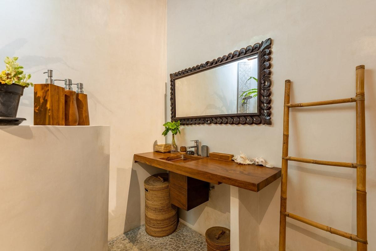 Bathroom 2, Villa Tago - 5 BR Villa in Umalas, Badung