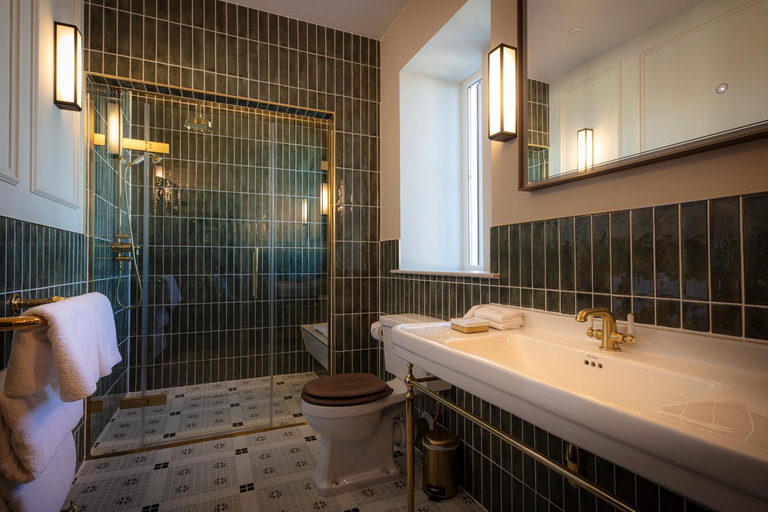 Bathroom 3, Flodigarry Hotel and SKYE Restaurant, Highland