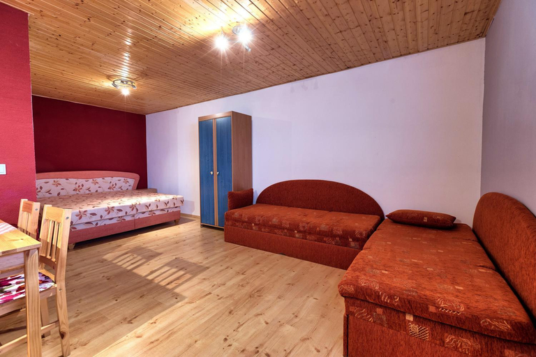 Others 5, Apartmanovy dom RED, Nové Zámky