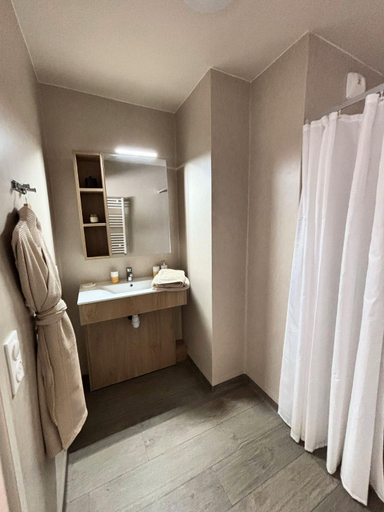 Bathroom, Zenao Appart'hôtels Cenon, Gironde