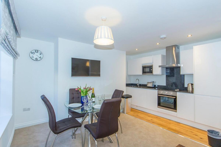 Others 5, 1 Bed - Below Deck by Pureserviced, Plymouth