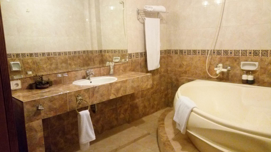 Bathroom 2, Lombok Ethnic Hotel Bandung, Bandung