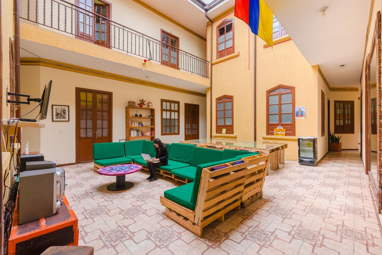 Others 4, Casa del Sol, Santafé de Bogotá