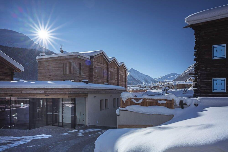 Exterior & Views