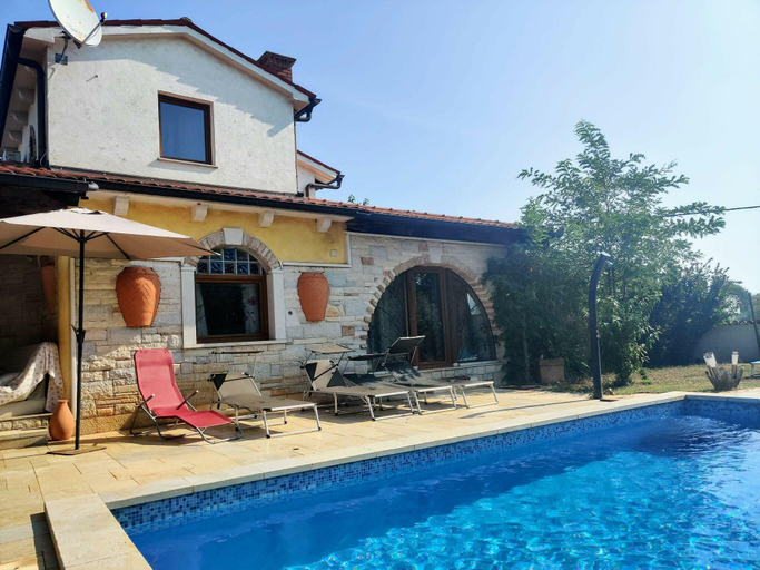 Sport & Beauty 3, Holiday Home Sisan near Beach Pool, Ližnjan