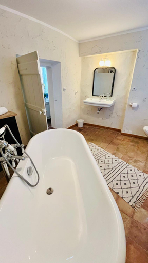 Bathroom 3, Le Moulin de l'Auzonnet, Gard