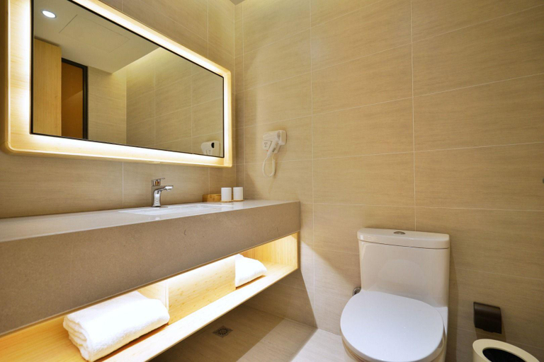 Bathroom 4, Ji Hotel (Pinghu Ruifeng Square), Jiaxing