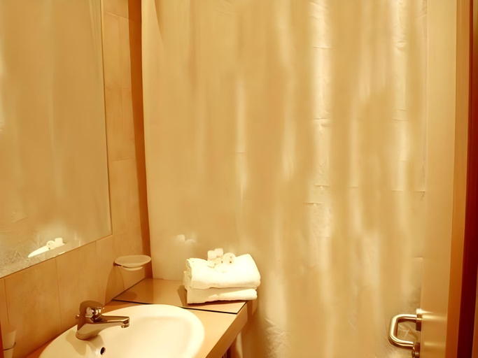 Bathroom 4, Ariston Hotel, Attica