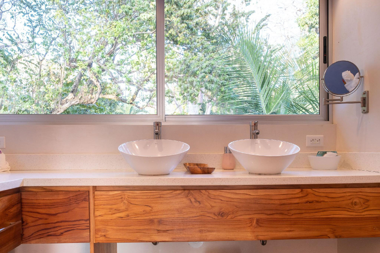 Bathroom 3, Iluminar Beachfront Suites, Nicoya