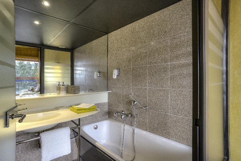 Bathroom 4, Hotel du Golf, Savoie