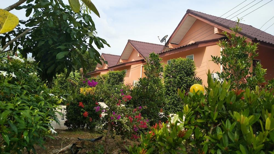 Others 4, Baan Mek Lom, Thai Mueang