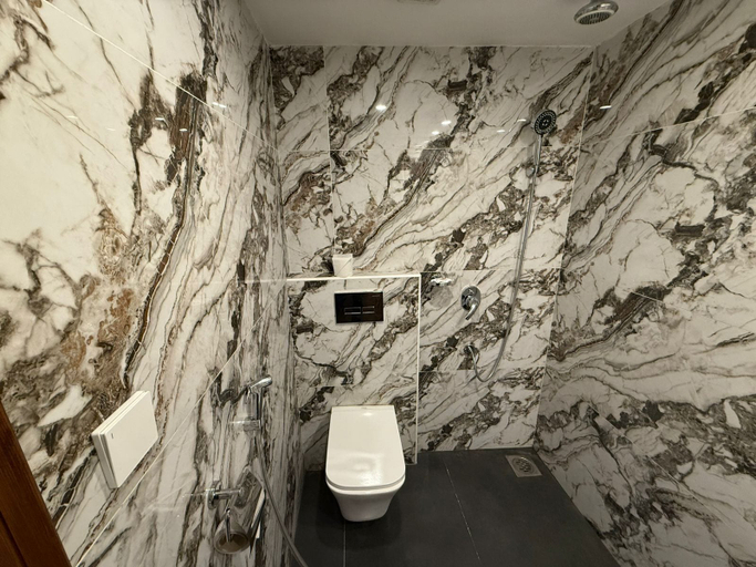 Bathroom 4, Envoy Continental Hotel, Blue Area, Islamabad, Islamabad