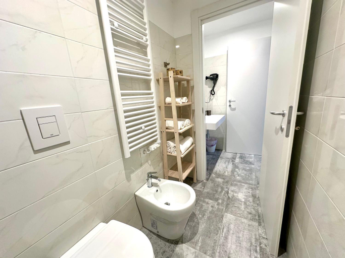 Bathroom 4, Living Lake Como - Apartments & Parking, Como