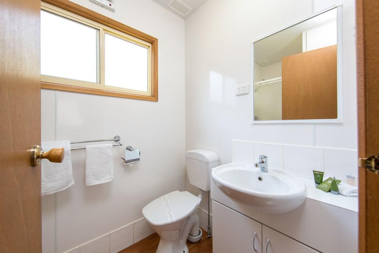 Bathroom 3, Discovery Parks - Lake Hume, Wodonga