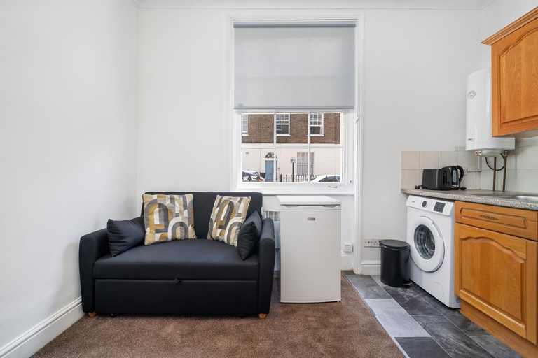 Others 4, Paddington Central Apartments, London