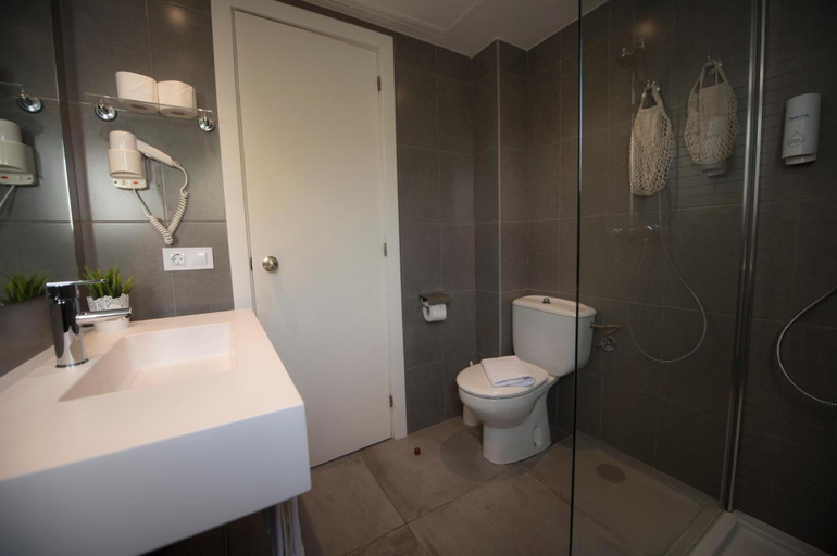 Bathroom 4, Sea Club Alcudia, Baleares