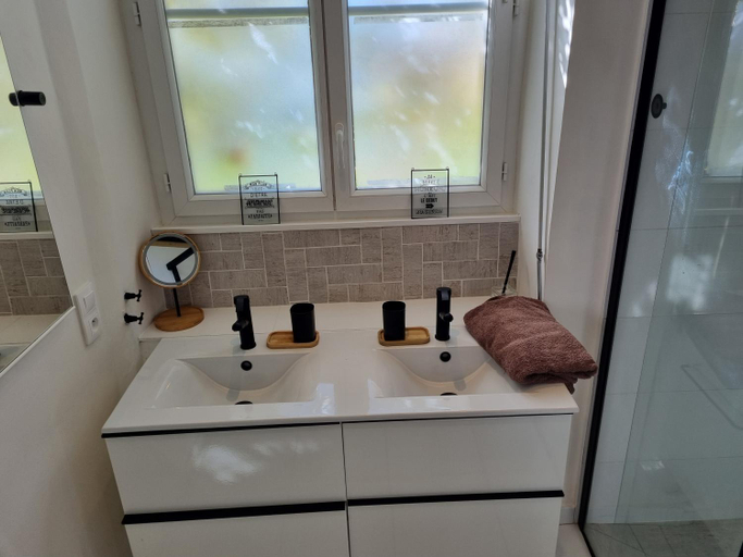 Bathroom 3, Gare - La Blancheraie, Maine-et-Loire