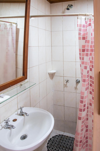 Shower 4, Hostel Pituco, Capital